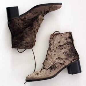 Freda Salvador NEW Ace Crushed Velvet Lace Up Mid Heel Taupe Brown Boots Sz 7.5